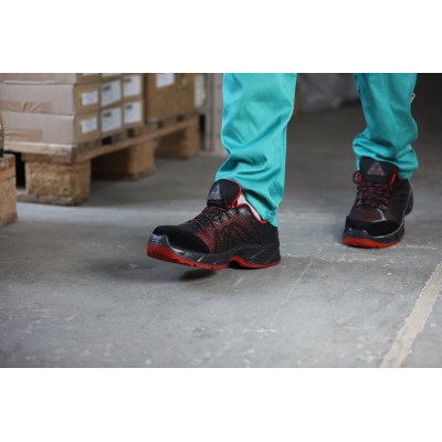 Półbuty robocze WALKER 170 RED S1P SRC – Stylowe i nowoczesne buty robocze dla pracowników logistyki