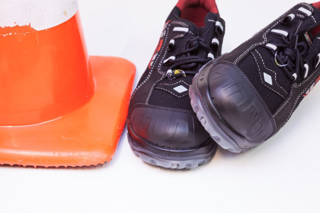 Dobre obuwie ochronne – klucz do bezpieczeństwa i komfortu pracy