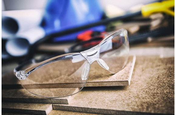 W jakich sytuacjach niezbędne jest użycie okularów ochronnych BHP?
